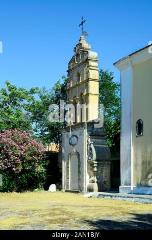 Grecia ZANTE, chiesa di Agios Charalambos con torre campanaria Foto Stock