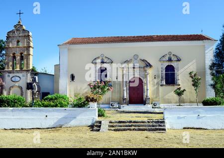 Grecia ZANTE, chiesa di Agios Charalambos con torre campanaria Foto Stock