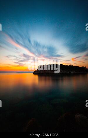 Vista dell'isola in mare Foto Stock