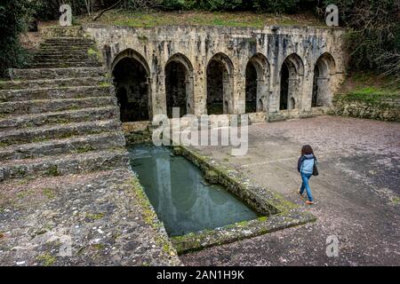 La Fonte delle Fate è una fontana pubblica si trova a Poggibonsi, in provincia di Siena. Costruito intorno alla seconda metà del XIII secolo da th Foto Stock