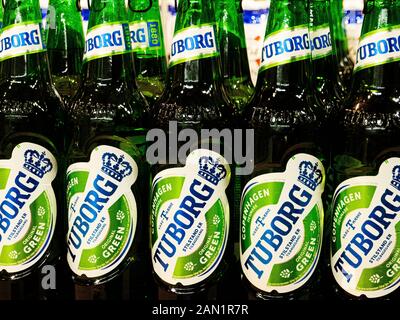 Birra Tuborg vista in un negozio Foto Stock