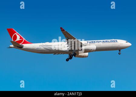 Francoforte, Germania - Luglio 8, 2018: Turkish Airlines Airbus A330 aereo all'aeroporto di Francoforte (FRA) in Germania. Airbus è un costruttore di aeromobili Foto Stock