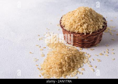 Utile a grana lunga il riso bianco cotto a vapore. Grana di riso. dieta sana Foto Stock