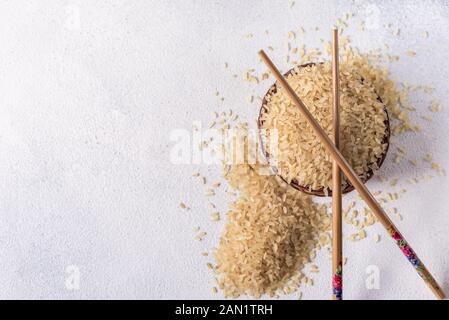 Utile a grana lunga il riso bianco cotto a vapore. Grana di riso. dieta sana Foto Stock