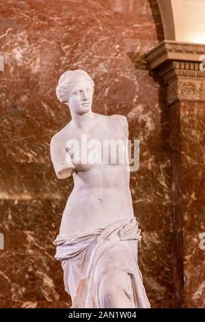 Venere di Milo scultura in mostra al Musee du Louvre, Parigi Francia Foto Stock