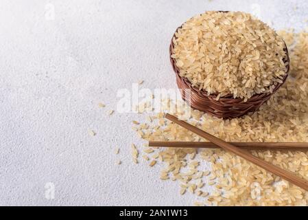 Utile a grana lunga il riso bianco cotto a vapore. Grana di riso. dieta sana Foto Stock