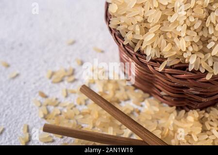 Utile a grana lunga il riso bianco cotto a vapore. Grana di riso. dieta sana Foto Stock