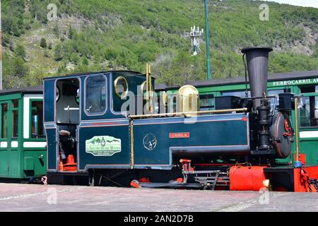 Locomotiva e il treno della fine del mondo, El Tren del fin del mundo, Ushuaia, Tierra del Fuego (terra di fuoco), Argentina, Sud America Foto Stock