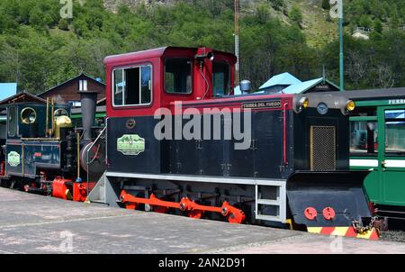 Locomotiva e il treno della fine del mondo, El Tren del fin del mundo, Ushuaia, Tierra del Fuego (terra di fuoco), Argentina, Sud America Foto Stock