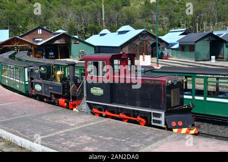 Locomotiva e il treno della fine del mondo, El Tren del fin del mundo, Ushuaia, Tierra del Fuego (terra di fuoco), Argentina, Sud America Foto Stock