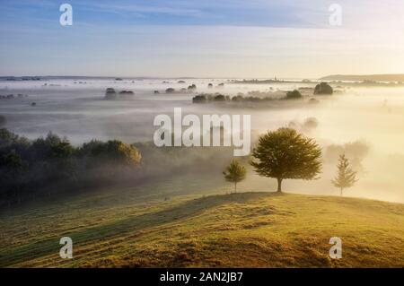 Alba sopra i livelli di Somerset vista da Burrow Mump Burrowbridge, Somerset, Inghilterra Foto Stock