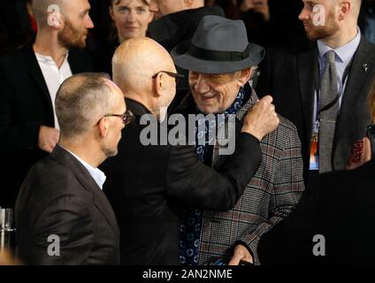 Sir Patrick Stewart (a sinistra) e Sir Ian McKellen frequentano lo Star Trek: Picard Premiere tenuto presso l'Odeon Luxe Leicester Square, Londra. Foto Stock