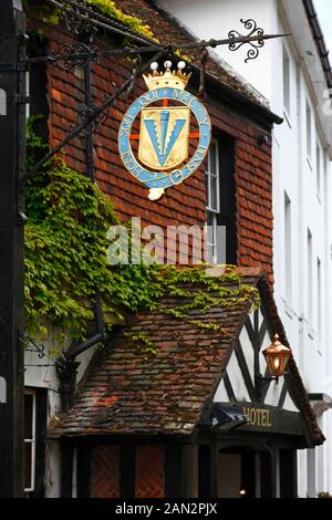 Segno del Leicester Arms, uno storico hotel 16th secolo e casa pubblica, Penshurst, Kent, Inghilterra Foto Stock