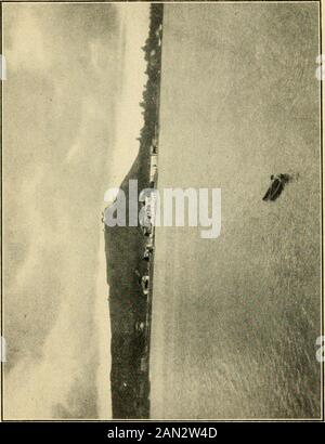 West Indian racconti di vecchio . e profondo nel 1596. Molto prima di Cartagena si vede il Popa, una collina almostisolata che la domina, entra in vista; è facile apprezzare come questa eminenza ha acquisito itsname, così da vicino assomiglia ad una distanza tepoop di una nave. Da un lato, quello più vicino alla città, la collina ha solo un lieve pendio; ma dall'altro è estremamente ripido; sulla cima sono appollaiati gli edifici bianchi di un vecchio monastero agostiniano, Nuestra Sefohora de la Posa. Cartagena stessa rappresenta una penisola sabbiosa ai piedi del Popa, collegata al continente da un'artificia Foto Stock