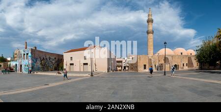 Rethymno Mikrasiaton Piazza Panorama (Moschea Neratze E Casa Della Cultura) Foto Stock