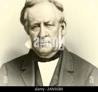 Storia professionale e industriale della Contea di Suffolk, Massachusetts . Smith, Solomon Lin-coln, Harrison Gardner, Francis A. Foster e A. T. Collier. La CfMition di questa banca, secondo il rapporto al controllore della valuta alla chiusura del commercio, marzo (i, 1893, era come segue: Risorse. Prestiti e discimnts €4,()()7.0S2.I51 Scoperti, garantiti e non garantiti . 109.(10 U. vs. Bond.s per garantire la circolazione (4s) r)(),()(M).00 azioni, certificati, ecc 70.740.00 Due frf)m agenti di riserva autorizzati,. 729,702,49 Dovuto da altre banche nazionali   782,241,08 Dovuto da banche statali e banche 1 Foto Stock