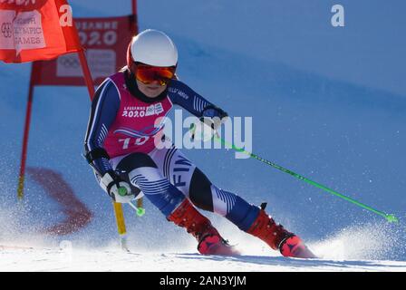 Pyeongchang, Svizzera. 15th Gen 2020. Rosa Pohjolainen della Finlandia corre in Parallelo nella gara di sci di squadra mista nei Giochi Olimpici invernali della gioventù 2020 . La manifestazione si è svolta presso il Centro Alpino Les Diablerets di Les Diablerets in Svizzera. Credit: Christopher Levy/Zuma Wire/Alamy Live News Foto Stock