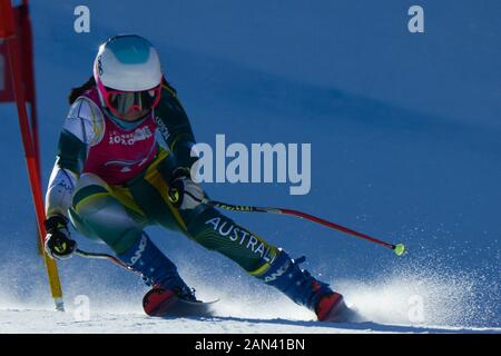 Pyeongchang, Svizzera. 15th Gen 2020. Zoe Michael delle gare australiane nel Parallelo evento di gare di sci a squadre miste durante i Giochi Olimpici invernali della gioventù 2020 . La manifestazione si è svolta presso il Centro Alpino Les Diablerets di Les Diablerets in Svizzera. Credit: Christopher Levy/Zuma Wire/Alamy Live News Foto Stock