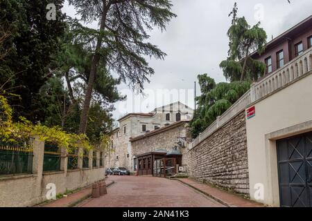 Balat, Fatih, Istanbul / Turchia - 13 Gennaio 2020: La Chiesa Patriarcale di San Giorgio, ecumenico di Costantinopoli Patriarcato Ortodosso vista esterna Foto Stock