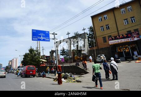 La vivace zona di Piazza Addis Abeba, Etiopia. Foto Stock