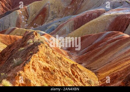 --file--Vista del territorio di Danxia nella città di Zhangye, nella provincia di Gansu nella Cina nord-occidentale, 2 ottobre 2019. Foto Stock