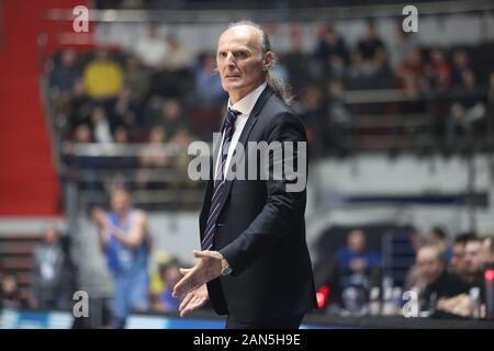 San Pietroburgo, Russia. 15 gennaio, 2020. Elimir Perasovic, Head Coach della Kirolbet Baskonia Vitoria Gasteiz è visto durante il 2019/2020 Turkish Airlines Eurolega Regular Season Round 19 match tra Zenit San Pietroburgo e Kirolbet Baskonia Vitoria Gasteiz Credito: SOPA Immagini limitata/Alamy Live News Foto Stock