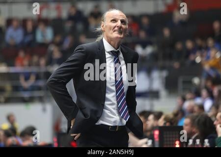 San Pietroburgo, Russia. 15 gennaio, 2020. Elimir Perasovic, Head Coach della Kirolbet Baskonia Vitoria Gasteiz è visto durante il 2019/2020 Turkish Airlines Eurolega Regular Season Round 19 match tra Zenit San Pietroburgo e Kirolbet Baskonia Vitoria Gasteiz Credito: SOPA Immagini limitata/Alamy Live News Foto Stock