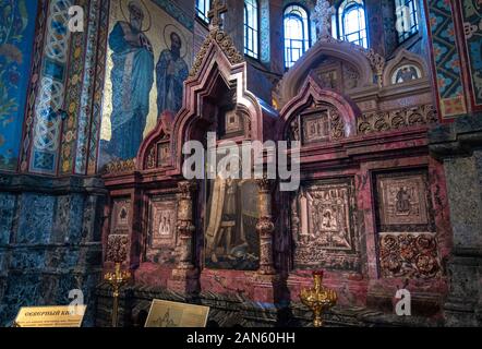San Pietroburgo, Russia - interni Colorati e mosaici nella Chiesa del Salvatore sul sangue versato. Resurrezione di Cristo cattedrale. Foto Stock