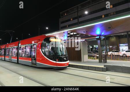 Una vista del treno leggero al binario di Alinga Street a Canberra Foto Stock