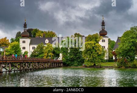 Vista sulla chiesa di Traunsee a Gmunden , Austria Foto Stock