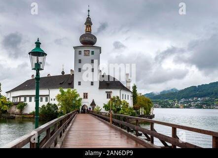 Vista sulla chiesa di Traunsee a Gmunden , Austria Foto Stock