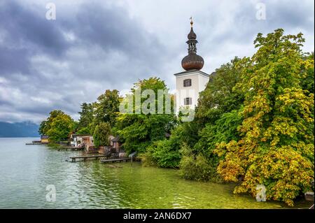 Vista sulla chiesa di Traunsee a Gmunden , Austria Foto Stock