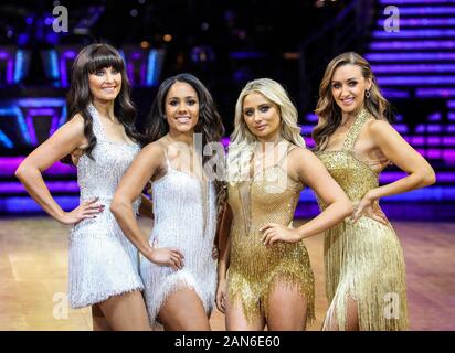 Emma Barton, Alex Scott, zafferano Barker e Catherine Tyldesley frequentando un Photocall davanti alla prima notte di Strictly Come Dancing Live Tour 2020 all'Arena di Birmingham. Foto Stock