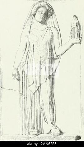 Histoire du costume antico d'après des études sur le modèle vivant . Fig. 79. - Le péplos-ouvert, avec lungo servo repli de voilf..pongono sur le modèle vivant. sur les monumenti. Cest ainsi que la pongono assise maconduit, dessai en essai, à la pongono de la figura 81, oîiles deux bras du modèle élèvent au-dessus de sa tête leoile formé par le seul rejili. 172 iiisToini rnsTiMF nr. axtique Ici la costruzione du costume saccuse avec une com-plète évidence. A droite de la figura, le Côté ouvert du. ^- t V--;&|r^-Jt£t^^^fig*"ïï^. Fig. 80. - Le péplos-ouvert, AVEC LUNGO SERVO REPLI DE VOILE. Daprès u Foto Stock