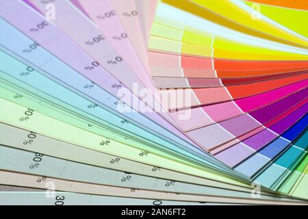 Stampa a colori di PANTONE statistiche scala offset. Foto Stock