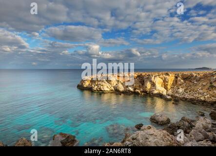 Bellissima spiaggia nella parte settentrionale di Cipro Foto Stock