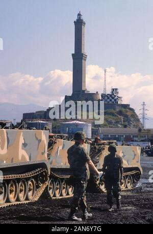Genova (Italia), settembre 1986, lo sbarco del trentesimo divisione della US National Guard per partecipare ad esercitazioni NATO in Europa Foto Stock