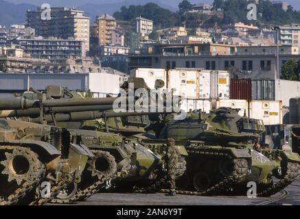 Genova (Italia), settembre 1986, lo sbarco del trentesimo divisione della US National Guard per partecipare ad esercitazioni NATO in Europa Foto Stock