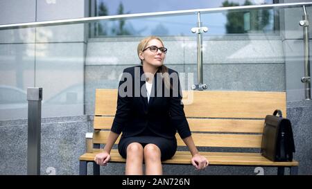 Allergy free business donna respirare profondamente, sensazione di felicità e di rilievo Foto Stock