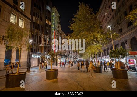 Barcellona, Spagna - Giant outdoor termometro mostra corrente temperatura aria Foto Stock