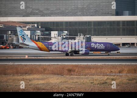 Flybe Embraer ERJ-195 (G-FBEJ), aeroporto di Malaga, Andalusia, Spagna. Foto Stock