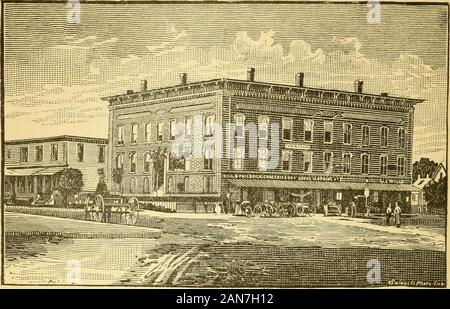 La storia di Sanbornton, New Hampshire . e del fiume, in corrispondenza del ponte villaggio, non più di dodici weredwelling-case ; anche che non più di tre o quattro di questi abitare-rali rimangono ancora in qualsiasi buon grado come in quel momento. Ora sullo stesso terreno (1881), che mostra un grande contrasto andimprovement, troviamo (anche se questo tempo compreso il neighborhoodat e al di là di Simondss Mills ai confini della fattoria di Dearborn,e il Franklin road per quanto il cimitero) una somma totale di a leastone e cento settanta-cinque diversi edifici, grande andwith il piccolo pubblico e privato, e un centinaio di trenta Foto Stock