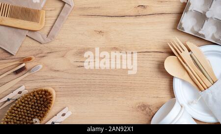 Telaio di eco naturale di utensili in legno set di posate bambù spazzolini da denti, pettine capelli, perni, biodegradabile Cup e la piastra, casella di uovo, carta produrre borsa. Zero Foto Stock