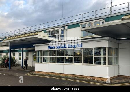 Vista generale del West Suffolk Hospital di Bury St Edmunds, dove Susan Warby, 57, morì il 30 agosto 2018 dopo una serie di complicazioni nel suo trattamento. Foto Stock