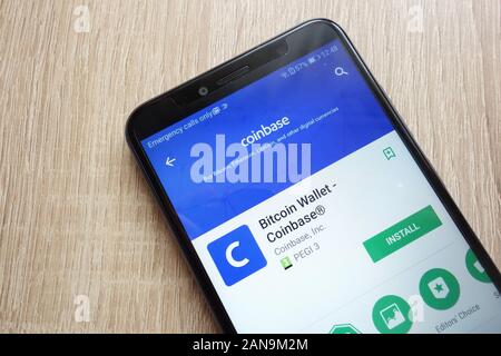 Coinbase Bitcoin Wallet app su Google Play Store sito web visualizzato su Huawei Y6 smartphone 2018 Foto Stock