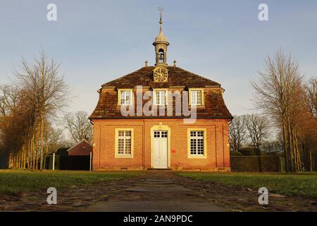 Jagdschloss Clemenswerth in Sögel nach Sonnenaufgang bei frühlingshaftem Wetter im Januar 2020 Foto Stock