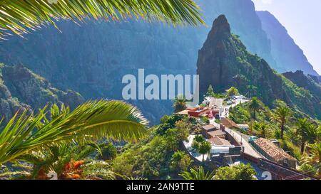 Villaggio Masca nell isola di Tenerife Canarie. Paesaggio panoramico con spazio per il tuo testo Foto Stock