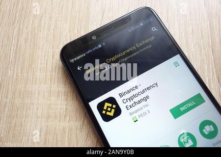 Binance - Scambio Cryptocurrency app su Google Play Store sito web visualizzato su Huawei Y6 smartphone 2018 Foto Stock