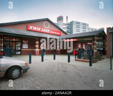 Kwik salvare supermercato, Battersea, Londra in 1990, REGNO UNITO Foto Stock