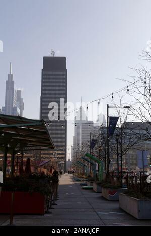 Philadelphia, PA, Stati Uniti d'America - 15 gennaio. 2020: la mattina presto scena invernale al di fuori del William H. grigio III 30th Street Station. Foto Stock